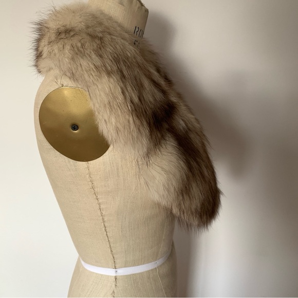 Vintage Fox Fur Collar in Cream with dark brown tips - Picture 3 of 7